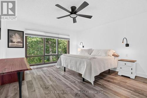 Primary bedroom - 303 - 26 Deerhurst Golfview Drive, Huntsville (Chaffey), ON - Indoor Photo Showing Bedroom