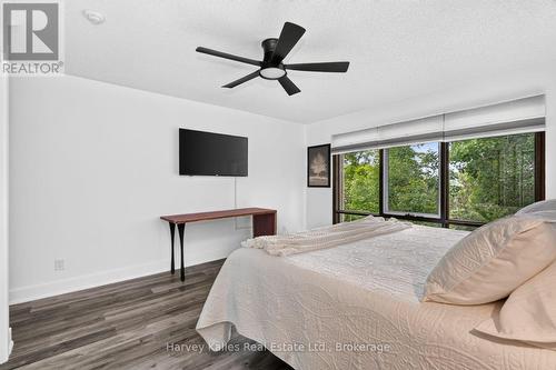 Primary bedroom - 303 - 26 Deerhurst Golfview Drive, Huntsville (Chaffey), ON - Indoor Photo Showing Bedroom