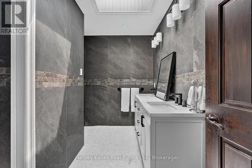 Updated 4-pc ensuite - 303 - 26 Deerhurst Golfview Drive, Huntsville (Chaffey), ON - Indoor Photo Showing Bathroom