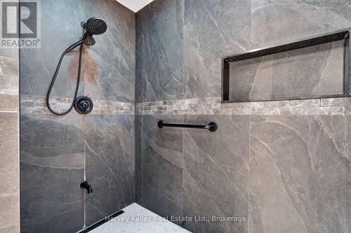 Updated 4-pc ensuite - 303 - 26 Deerhurst Golfview Drive, Huntsville (Chaffey), ON - Indoor Photo Showing Bathroom