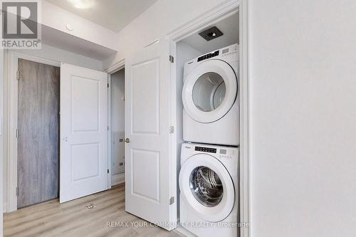 1407E - 20 Gatineau Drive, Vaughan, ON - Indoor Photo Showing Laundry Room