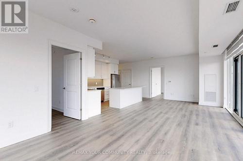 1407E - 20 Gatineau Drive, Vaughan, ON - Indoor Photo Showing Kitchen