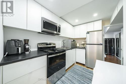 45 Mistleflower Court, Richmond Hill, ON - Indoor Photo Showing Kitchen With Stainless Steel Kitchen
