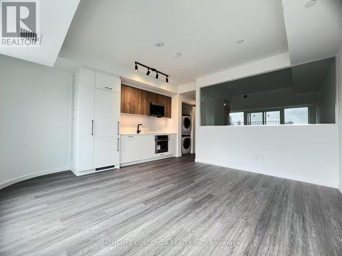 423 - 689 THE QUEENSWAY , Toronto, Ontario M8Y 1L1 2
