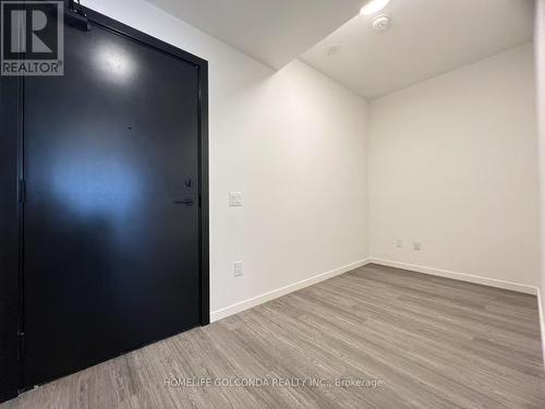 423 - 689 THE QUEENSWAY , Toronto, Ontario M8Y 1L1 5