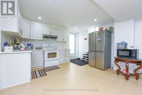 113 Seclusion Crescent, Brampton, ON - Indoor Photo Showing Kitchen
