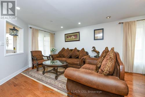 113 Seclusion Crescent, Brampton, ON - Indoor Photo Showing Living Room