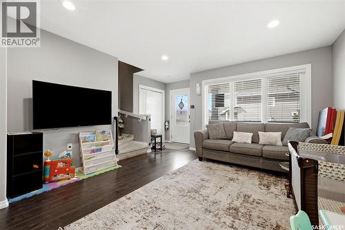 5669 Cederholm Avenue, Regina, SK - Indoor Photo Showing Living Room