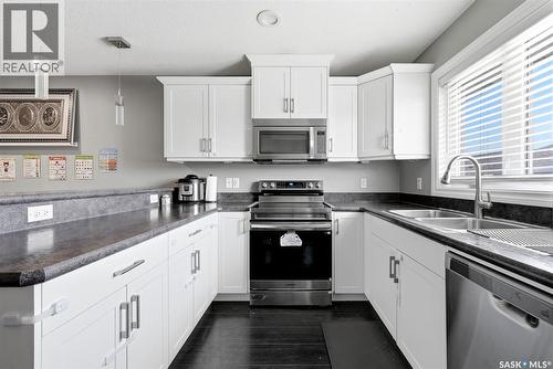 5669 Cederholm Avenue, Regina, SK - Indoor Photo Showing Kitchen With Stainless Steel Kitchen With Double Sink