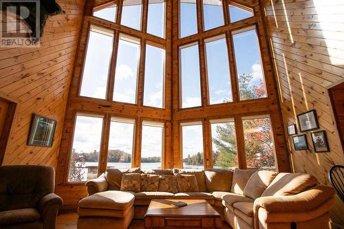 710 Trout Lake, Heyden, ON - Indoor Photo Showing Living Room