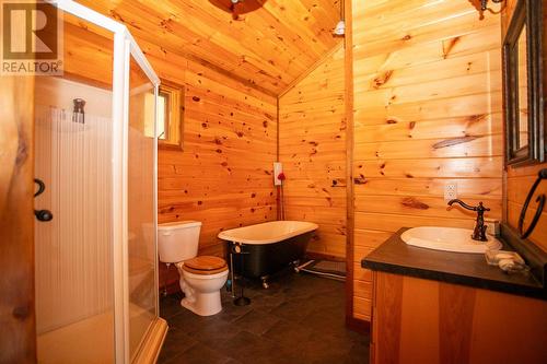 710 Trout Lake, Heyden, ON - Indoor Photo Showing Bathroom
