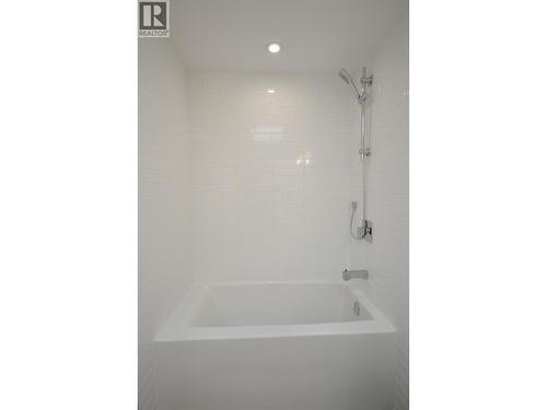 Tile tub surround - 8900 Jim Bailey Road Unit# 126, Kelowna, BC 
