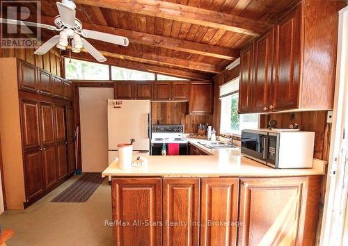 35 Alpine Street, Kawartha Lakes (Lindsay), ON - Indoor Photo Showing Kitchen