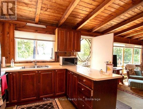 35 Alpine Street, Kawartha Lakes (Lindsay), ON - Indoor Photo Showing Kitchen With Double Sink