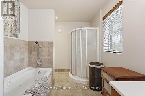 Main Home - Main Floor 4 pc Bath - 249 Carter Road, Prince Edward County (Hillier Ward), ON 