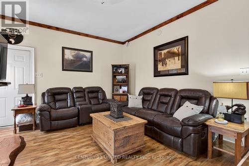 216 Alpine Lake Road, Trent Lakes, ON - Indoor Photo Showing Living Room