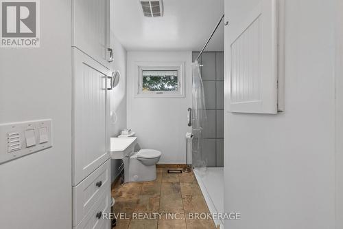 813 Camberley Crescent, Kingston (City Southwest), ON - Indoor Photo Showing Bathroom