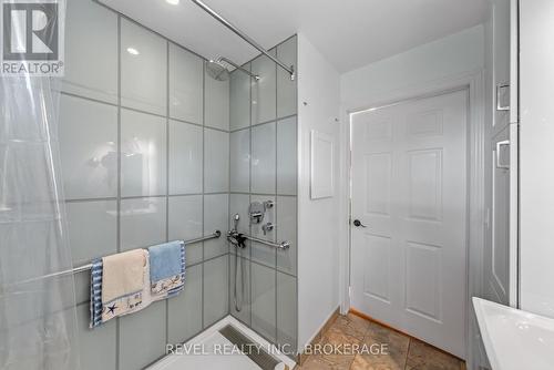 813 Camberley Crescent, Kingston (City Southwest), ON - Indoor Photo Showing Bathroom