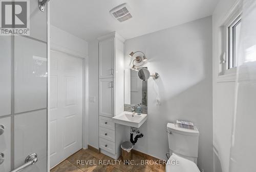 813 Camberley Crescent, Kingston (City Southwest), ON - Indoor Photo Showing Bathroom