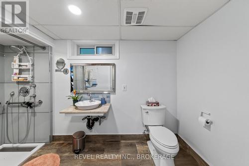 813 Camberley Crescent, Kingston (City Southwest), ON - Indoor Photo Showing Bathroom