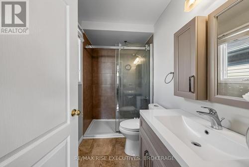 2030 Swanfield Street, Kingston (East Gardiners Rd), ON - Indoor Photo Showing Bathroom