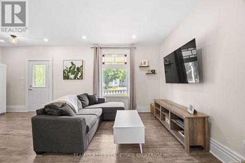 152 Wonham Street S, Ingersoll (Ingersoll - South), ON - Indoor Photo Showing Living Room