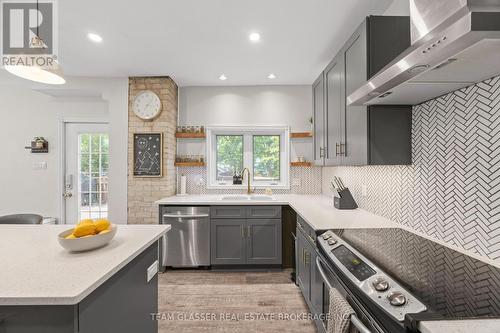152 Wonham Street S, Ingersoll (Ingersoll - South), ON - Indoor Photo Showing Kitchen With Upgraded Kitchen
