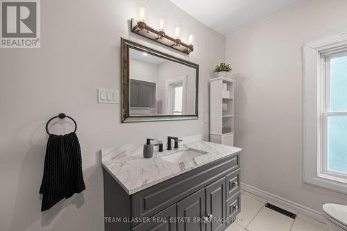 152 Wonham Street S, Ingersoll (Ingersoll - South), ON - Indoor Photo Showing Bathroom