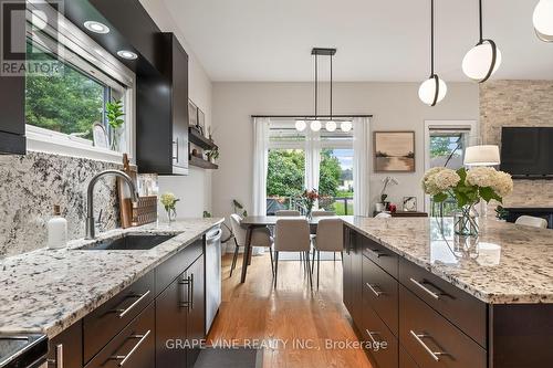 1592 Rosebella Avenue, Ottawa, ON - Indoor Photo Showing Kitchen With Upgraded Kitchen