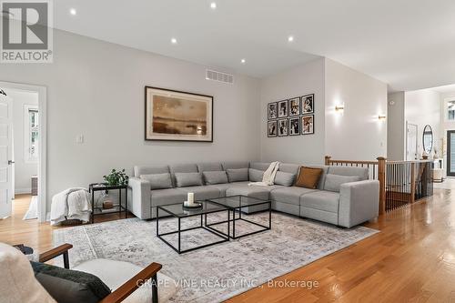 1592 Rosebella Avenue, Ottawa, ON - Indoor Photo Showing Living Room