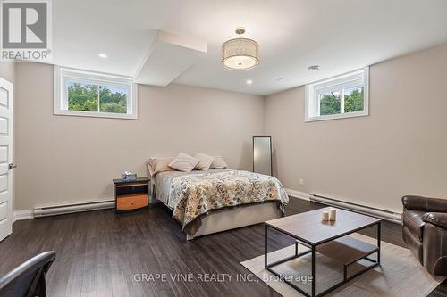 1592 Rosebella Avenue, Ottawa, ON - Indoor Photo Showing Bedroom
