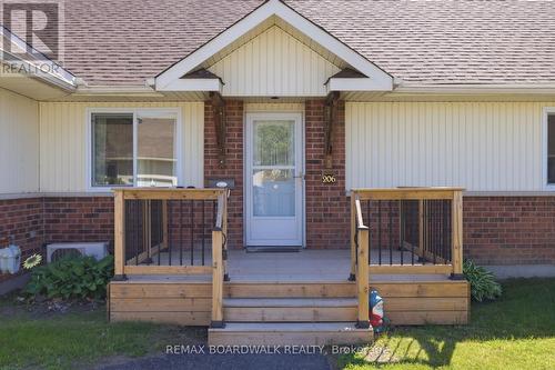 206 Oak Leaf Private, Ottawa, ON - Outdoor With Exterior