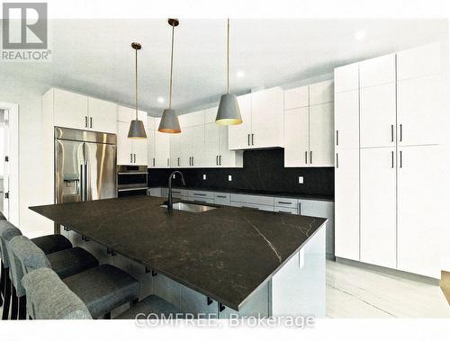135 Cherryhill Drive, Ottawa, ON - Indoor Photo Showing Kitchen