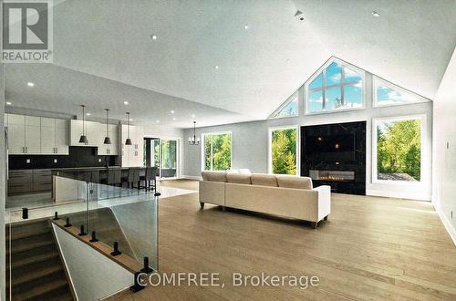 135 Cherryhill Drive, Ottawa, ON - Indoor