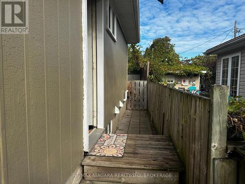 LOWER - 43A BEACHAVEN DRIVE , St. Catharines (Port Weller), Ontario L2M 1A6 2