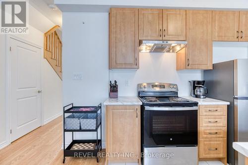 12 Hylton Drive, Barrie, ON - Indoor Photo Showing Kitchen