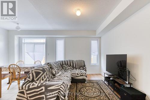 12 Hylton Drive, Barrie, ON - Indoor Photo Showing Living Room