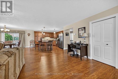 1124 Mcclure Crescent, Brockville, ON - Indoor Photo Showing Living Room