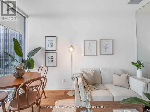 920 - 8 Hillsdale Avenue, Toronto, ON - Indoor Photo Showing Other Room