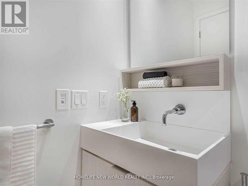 920 - 8 Hillsdale Avenue, Toronto, ON - Indoor Photo Showing Other Room