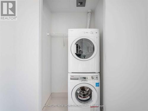 920 - 8 Hillsdale Avenue, Toronto, ON - Indoor Photo Showing Laundry Room