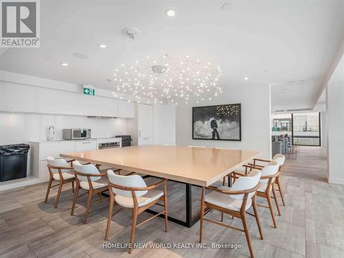920 - 8 Hillsdale Avenue, Toronto, ON - Indoor Photo Showing Dining Room