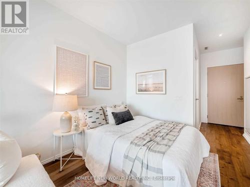 920 - 8 Hillsdale Avenue, Toronto, ON - Indoor Photo Showing Bedroom
