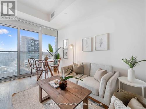 920 - 8 Hillsdale Avenue, Toronto, ON - Indoor Photo Showing Living Room