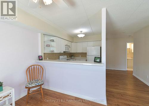 Dining area - Unit 201 - 115 Bond Street, Orillia, ON - Indoor Photo Showing Kitchen