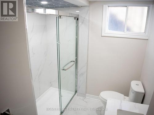 330 Grove Street E, Barrie, ON - Indoor Photo Showing Bathroom