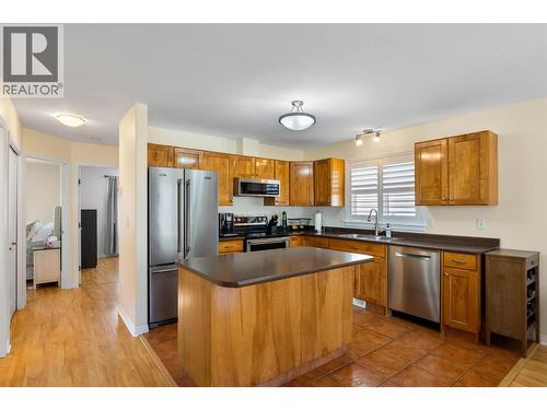 1940 Hillside Drive Unit# 23, Kamloops, BC - Indoor Photo Showing Kitchen With Stainless Steel Kitchen With Double Sink