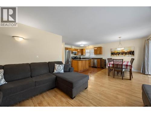 1940 Hillside Drive Unit# 23, Kamloops, BC - Indoor Photo Showing Living Room