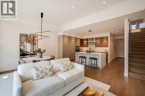266 Baker Street Unit# 17, Nelson, BC - Indoor Photo Showing Living Room