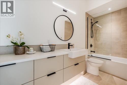 266 Baker Street Unit# 17, Nelson, BC - Indoor Photo Showing Bathroom